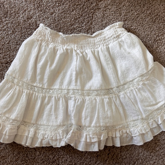 Chic White Ruffled Mini Skirt - Picture 1 of 3